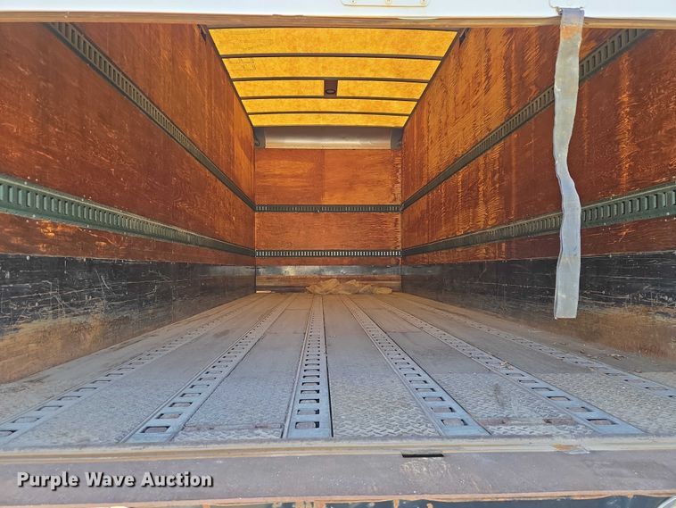 image for item ET5256 2002 Freightliner FL70 box truck