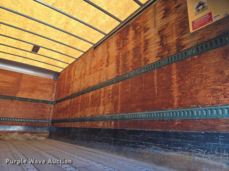 image for item ET5256 2002 Freightliner FL70 box truck