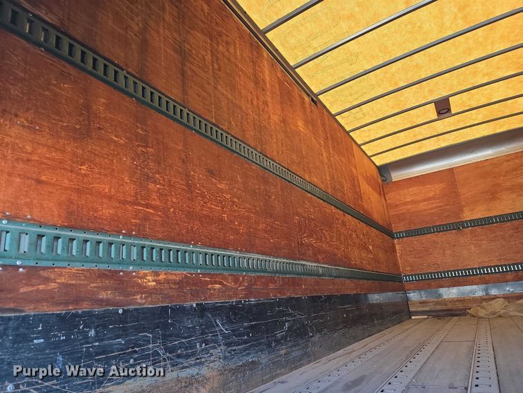 image for item ET5256 2002 Freightliner FL70 box truck