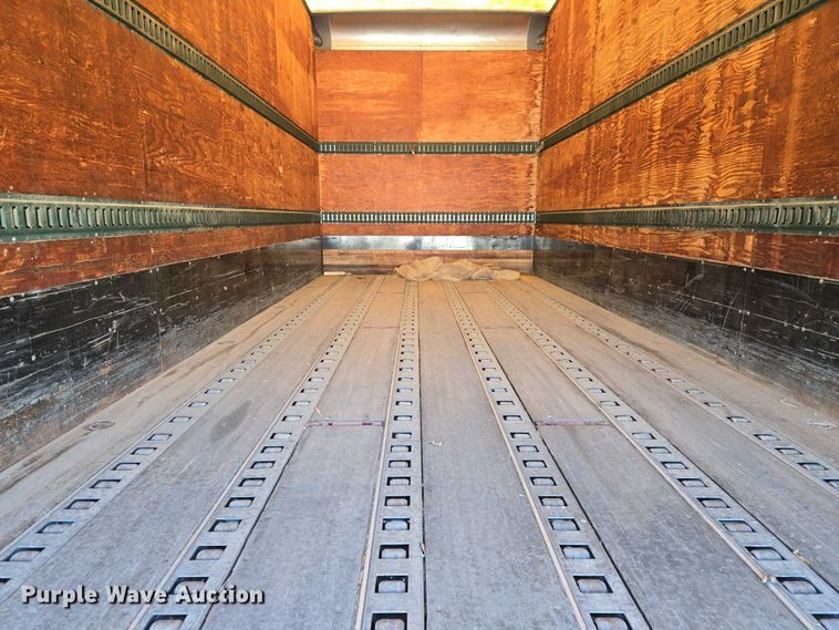 image for item ET5256 2002 Freightliner FL70 box truck