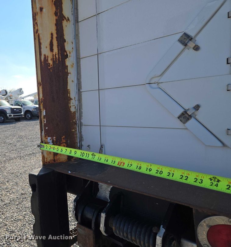 image for item ET5256 2002 Freightliner FL70 box truck