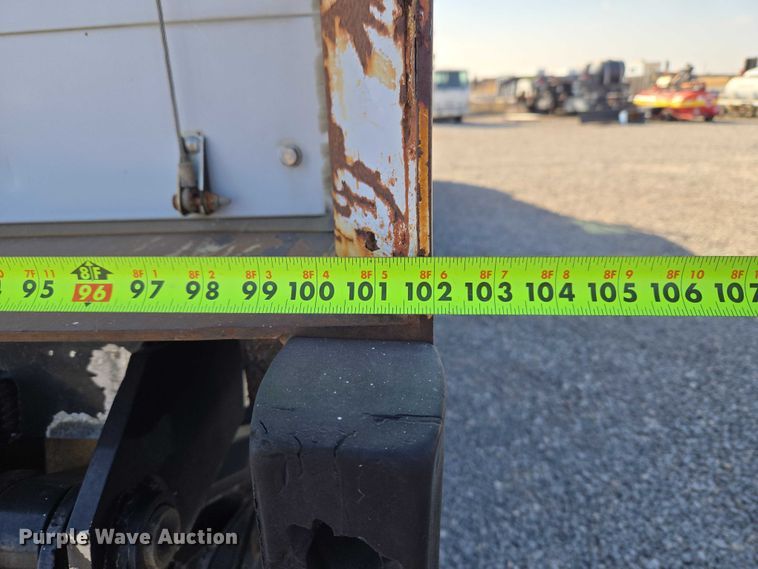 image for item ET5256 2002 Freightliner FL70 box truck