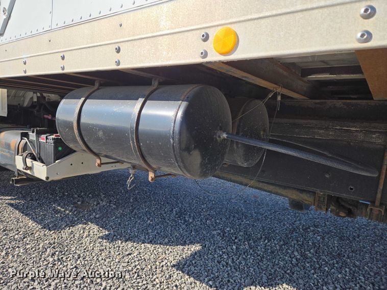 image for item ET5256 2002 Freightliner FL70 box truck