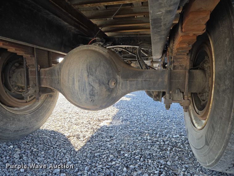 image for item ET5256 2002 Freightliner FL70 box truck