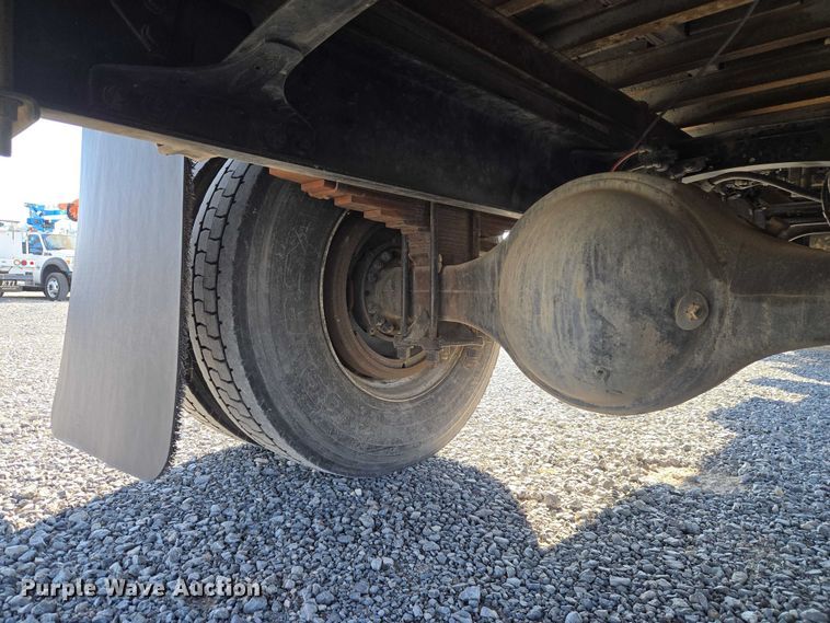 image for item ET5256 2002 Freightliner FL70 box truck