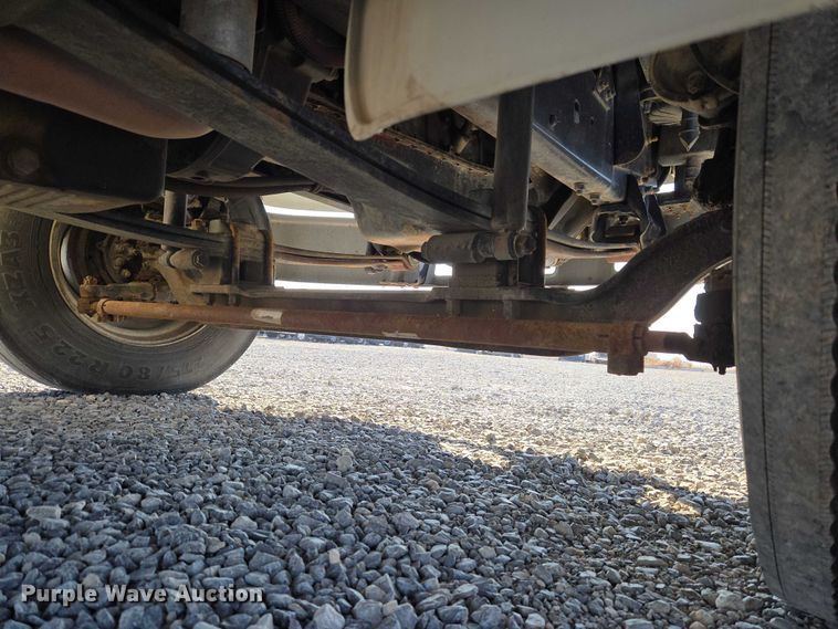 image for item ET5256 2002 Freightliner FL70 box truck