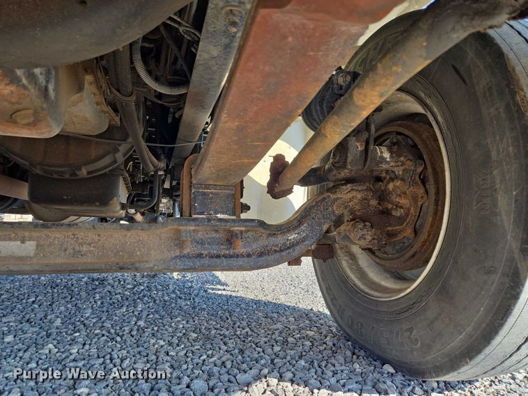 image for item ET5256 2002 Freightliner FL70 box truck