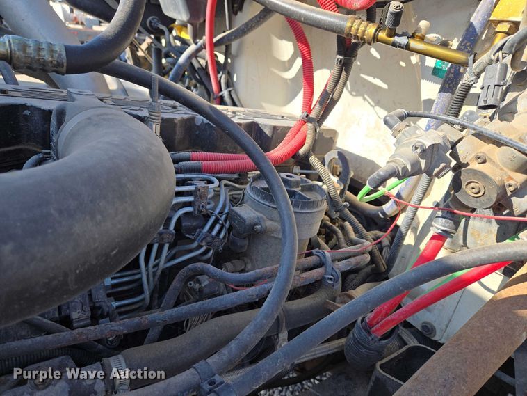 image for item ET5256 2002 Freightliner FL70 box truck