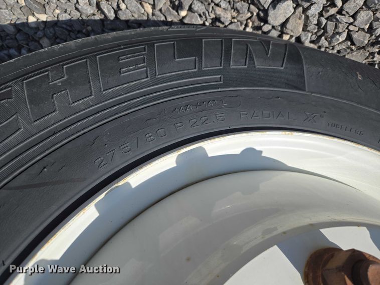 image for item ET5256 2002 Freightliner FL70 box truck