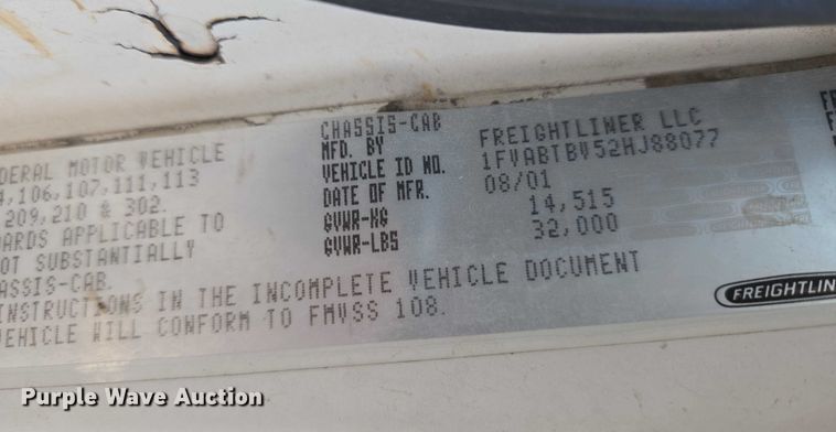 image for item ET5256 2002 Freightliner FL70 box truck