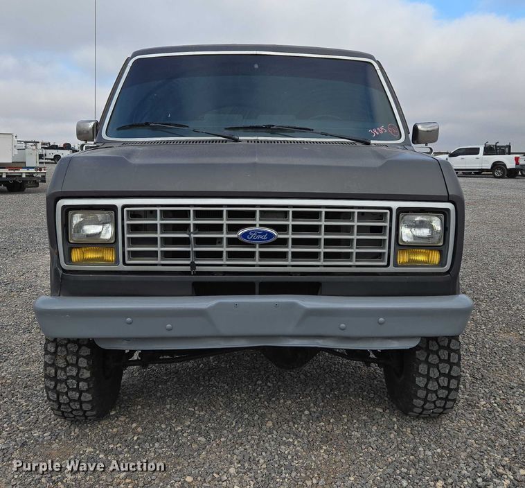 image for item ET5257 1991 Ford E150 Pathfinder van