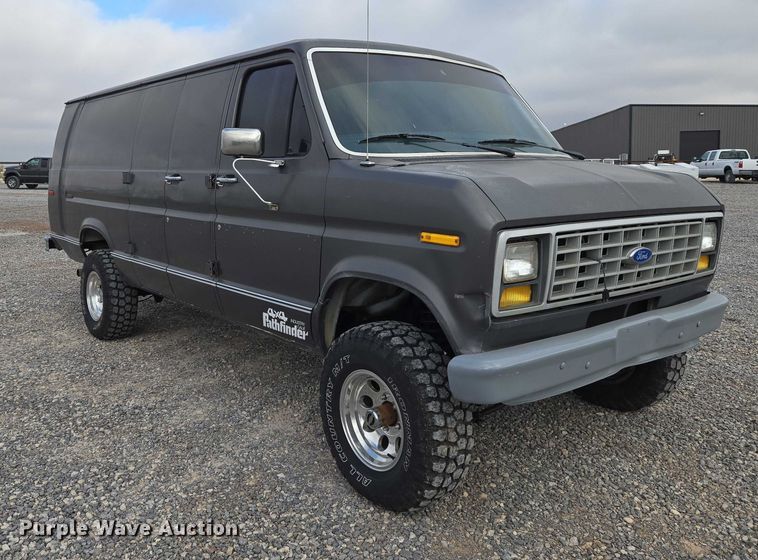 image for item ET5257 1991 Ford E150 Pathfinder van