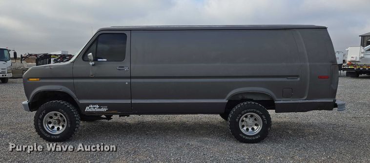 image for item ET5257 1991 Ford E150 Pathfinder van