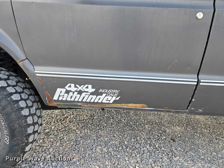 image for item ET5257 1991 Ford E150 Pathfinder van