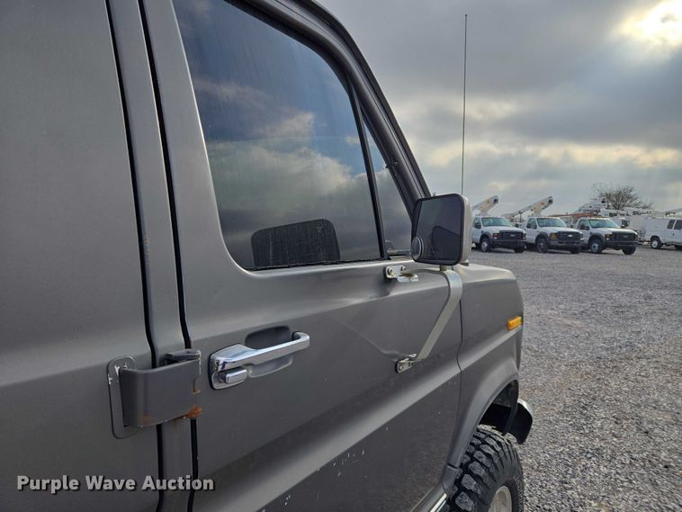 image for item ET5257 1991 Ford E150 Pathfinder van