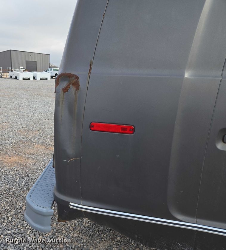 image for item ET5257 1991 Ford E150 Pathfinder van