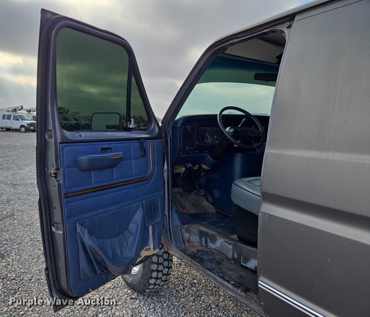 image for item ET5257 1991 Ford E150 Pathfinder van