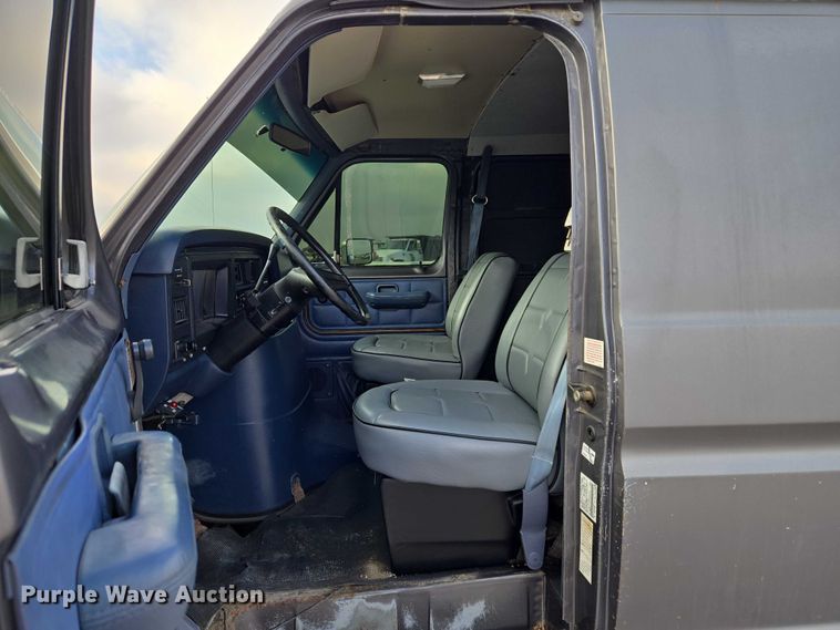 image for item ET5257 1991 Ford E150 Pathfinder van