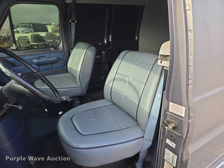 image for item ET5257 1991 Ford E150 Pathfinder van