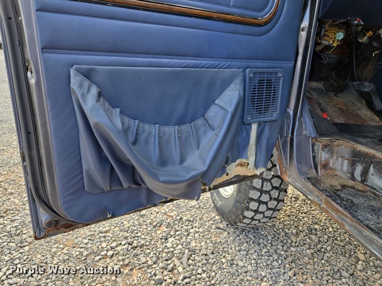 image for item ET5257 1991 Ford E150 Pathfinder van