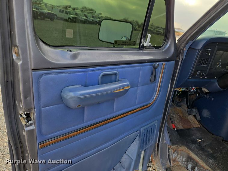 image for item ET5257 1991 Ford E150 Pathfinder van