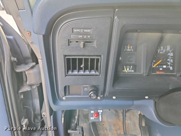 image for item ET5257 1991 Ford E150 Pathfinder van