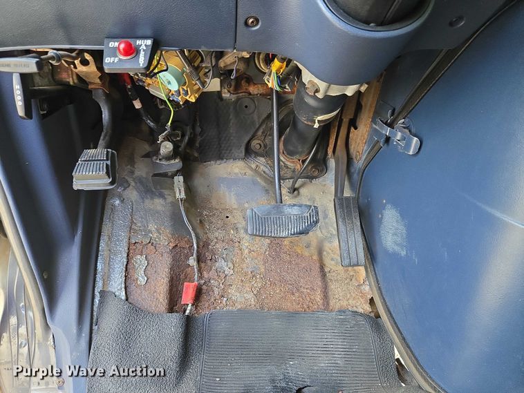 image for item ET5257 1991 Ford E150 Pathfinder van