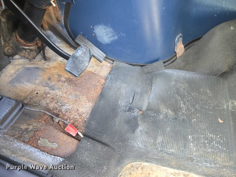 image for item ET5257 1991 Ford E150 Pathfinder van