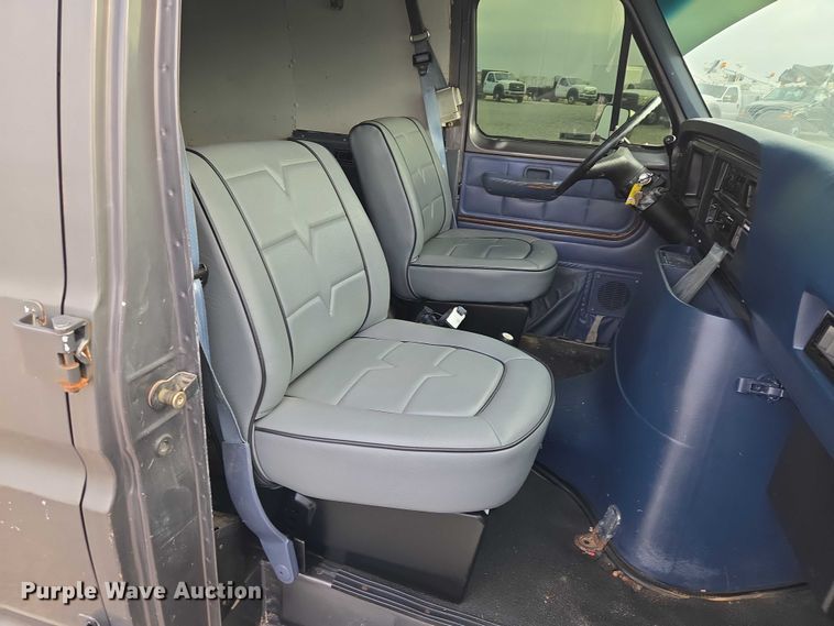 image for item ET5257 1991 Ford E150 Pathfinder van