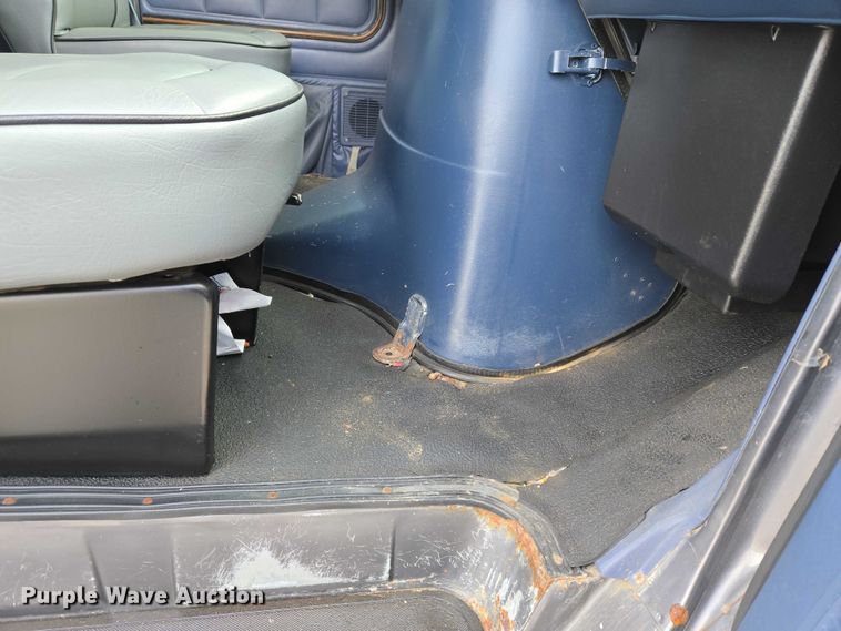 image for item ET5257 1991 Ford E150 Pathfinder van