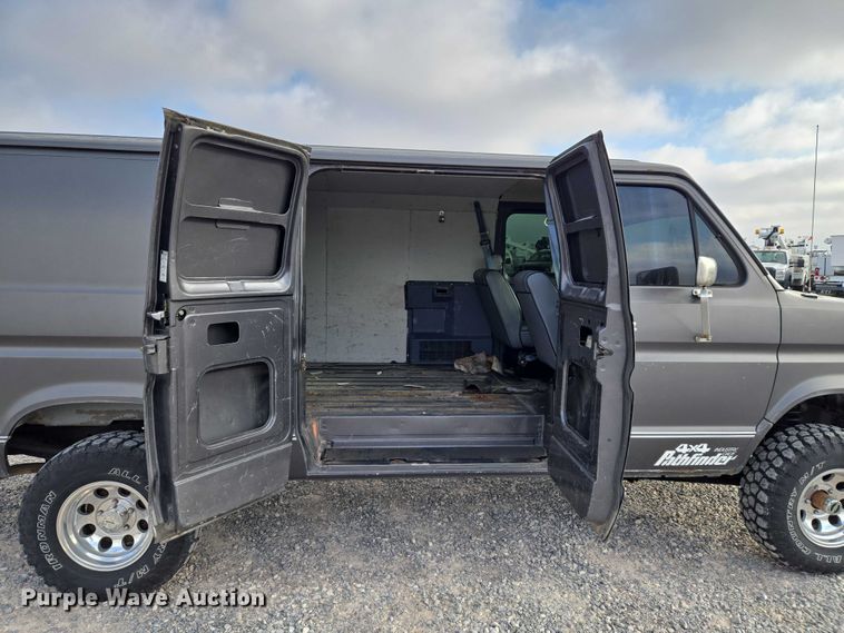 image for item ET5257 1991 Ford E150 Pathfinder van