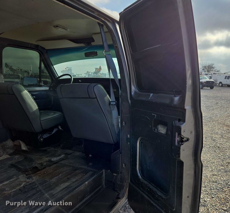 image for item ET5257 1991 Ford E150 Pathfinder van