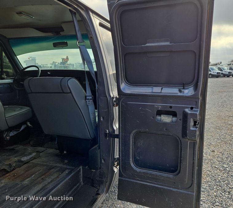 image for item ET5257 1991 Ford E150 Pathfinder van