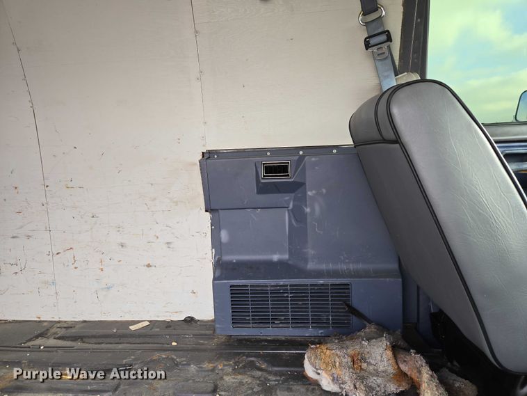 image for item ET5257 1991 Ford E150 Pathfinder van