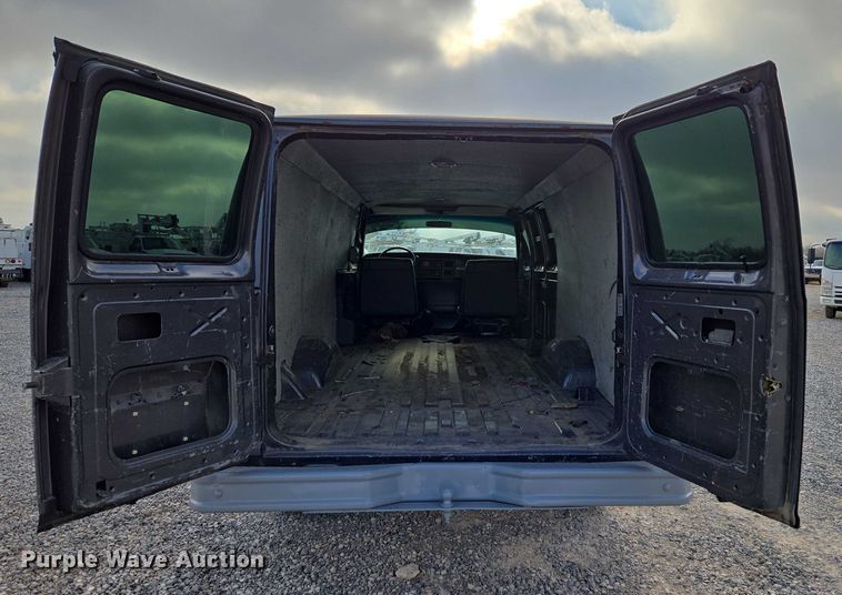 image for item ET5257 1991 Ford E150 Pathfinder van