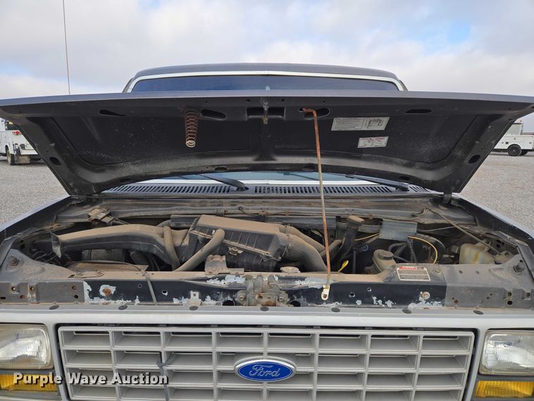 image for item ET5257 1991 Ford E150 Pathfinder van