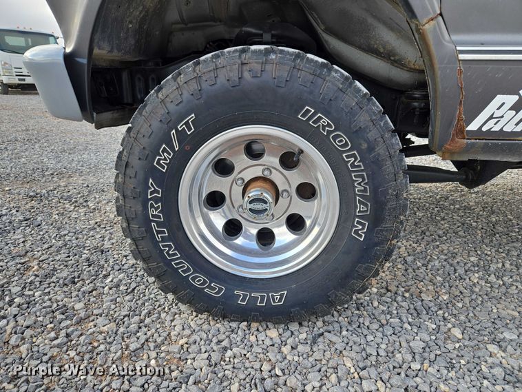 image for item ET5257 1991 Ford E150 Pathfinder van