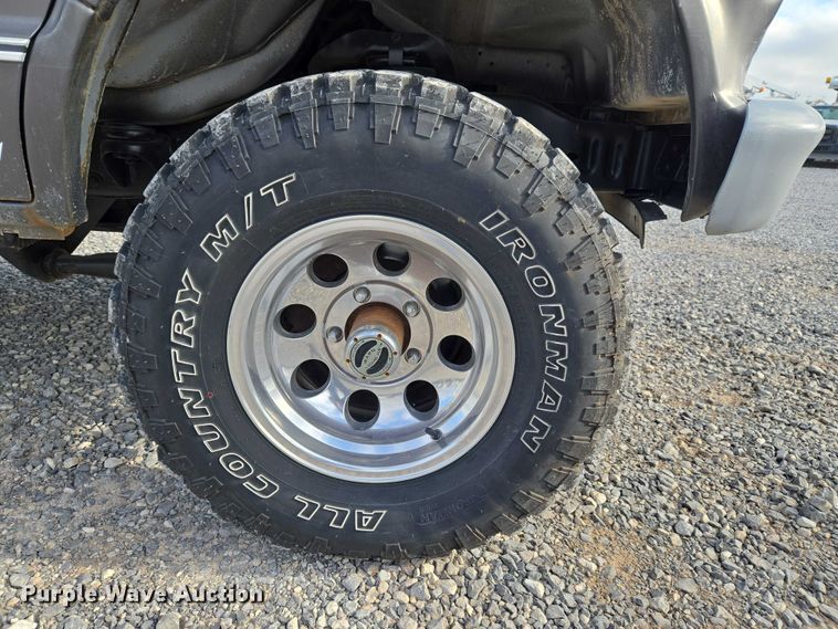 image for item ET5257 1991 Ford E150 Pathfinder van