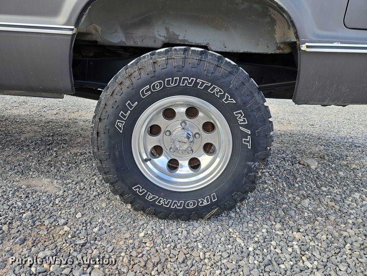 image for item ET5257 1991 Ford E150 Pathfinder van