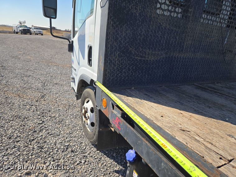 image for item ET5259 2012 Isuzu NPR flatbed truck