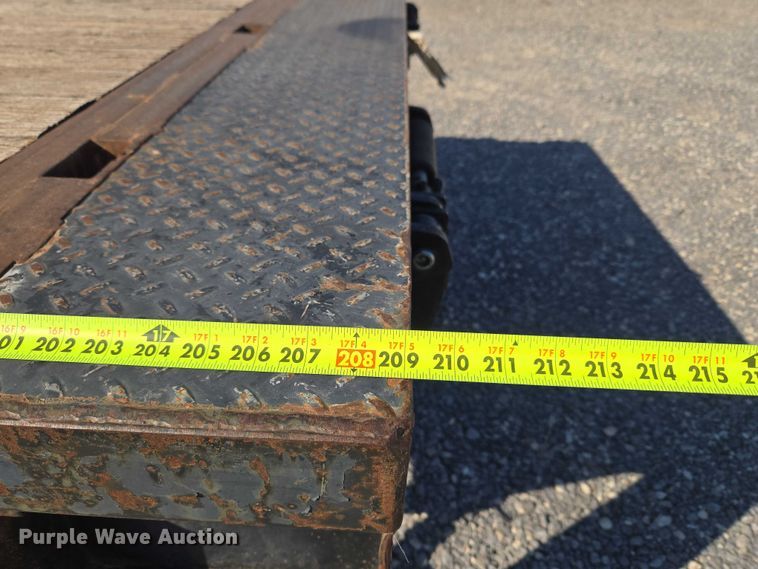 image for item ET5259 2012 Isuzu NPR flatbed truck