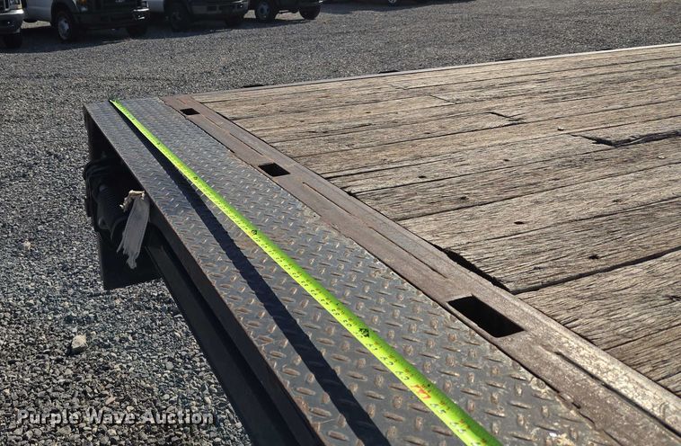 image for item ET5259 2012 Isuzu NPR flatbed truck