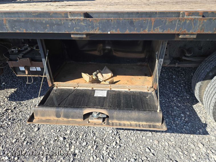 image for item ET5259 2012 Isuzu NPR flatbed truck