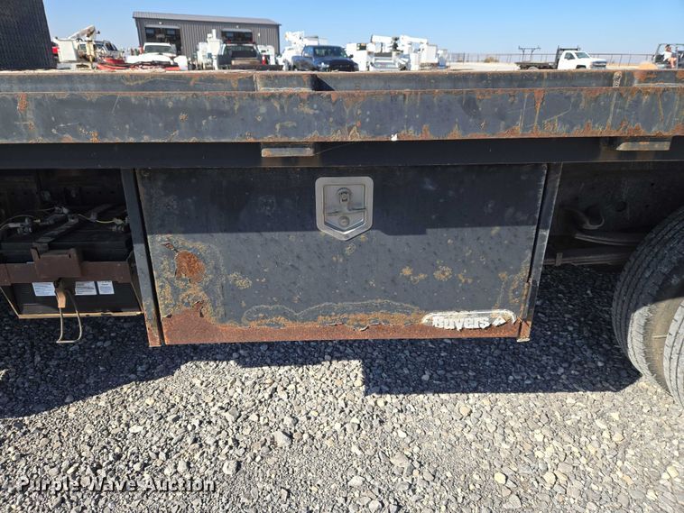 image for item ET5259 2012 Isuzu NPR flatbed truck