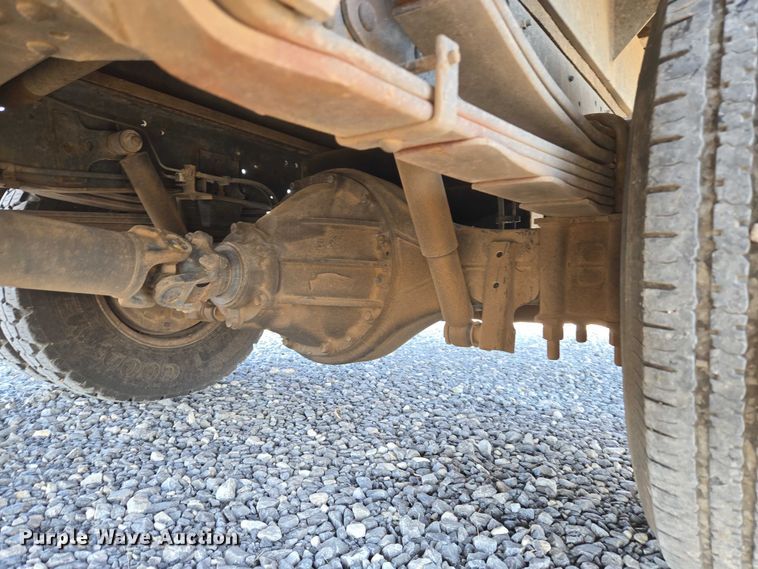 image for item ET5259 2012 Isuzu NPR flatbed truck