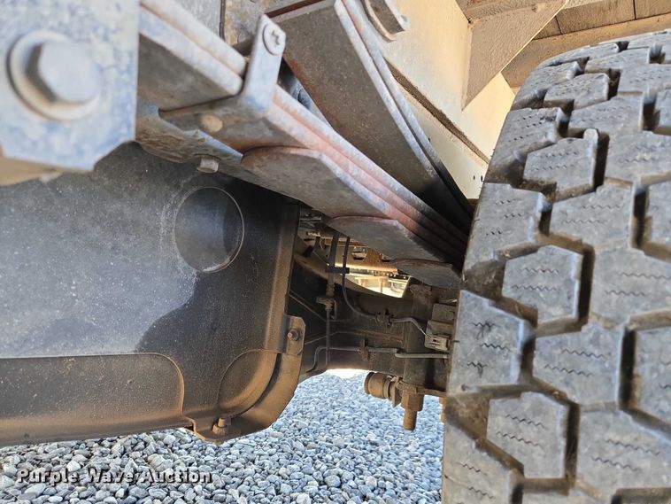 image for item ET5259 2012 Isuzu NPR flatbed truck