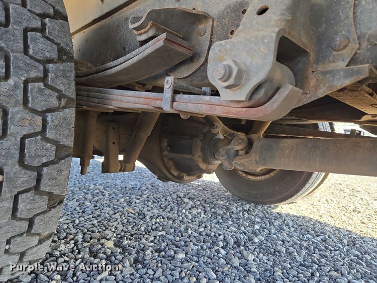 image for item ET5259 2012 Isuzu NPR flatbed truck