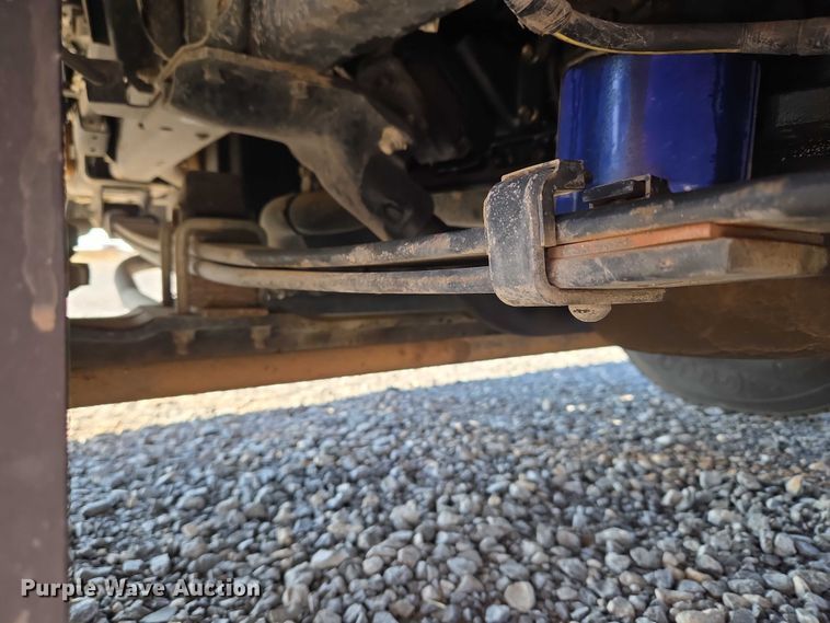 image for item ET5259 2012 Isuzu NPR flatbed truck