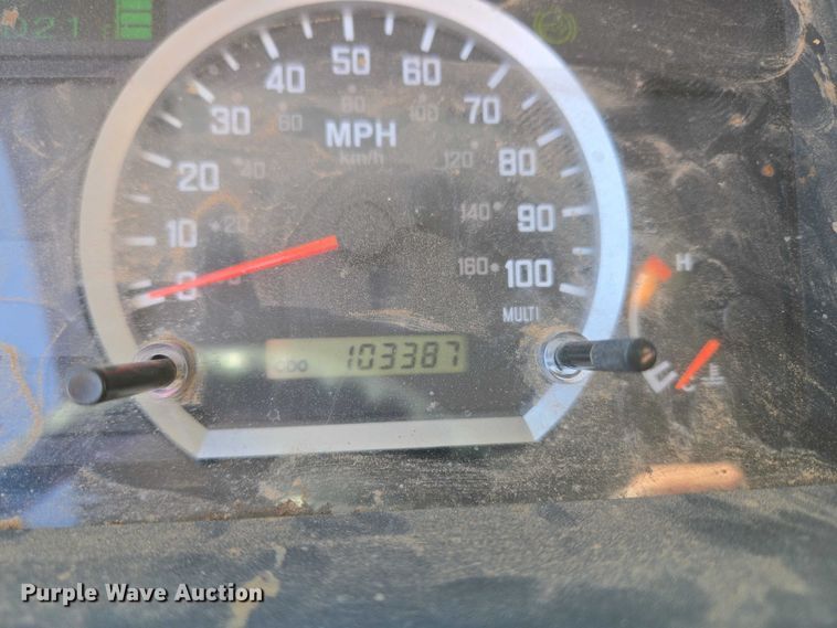 image for item ET5259 2012 Isuzu NPR flatbed truck