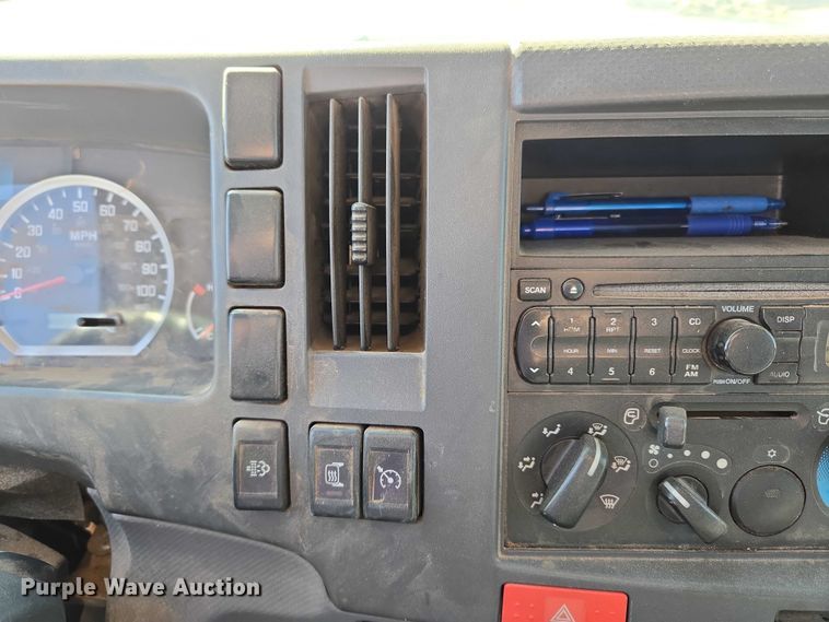 image for item ET5259 2012 Isuzu NPR flatbed truck